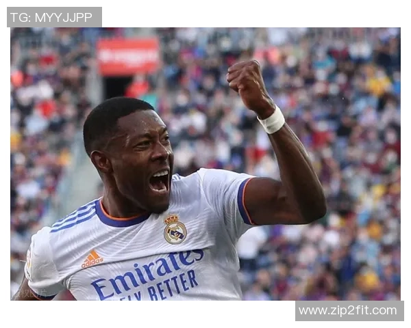 最帅足球明星街头风采大揭秘球场之外的魅力与时尚碰撞